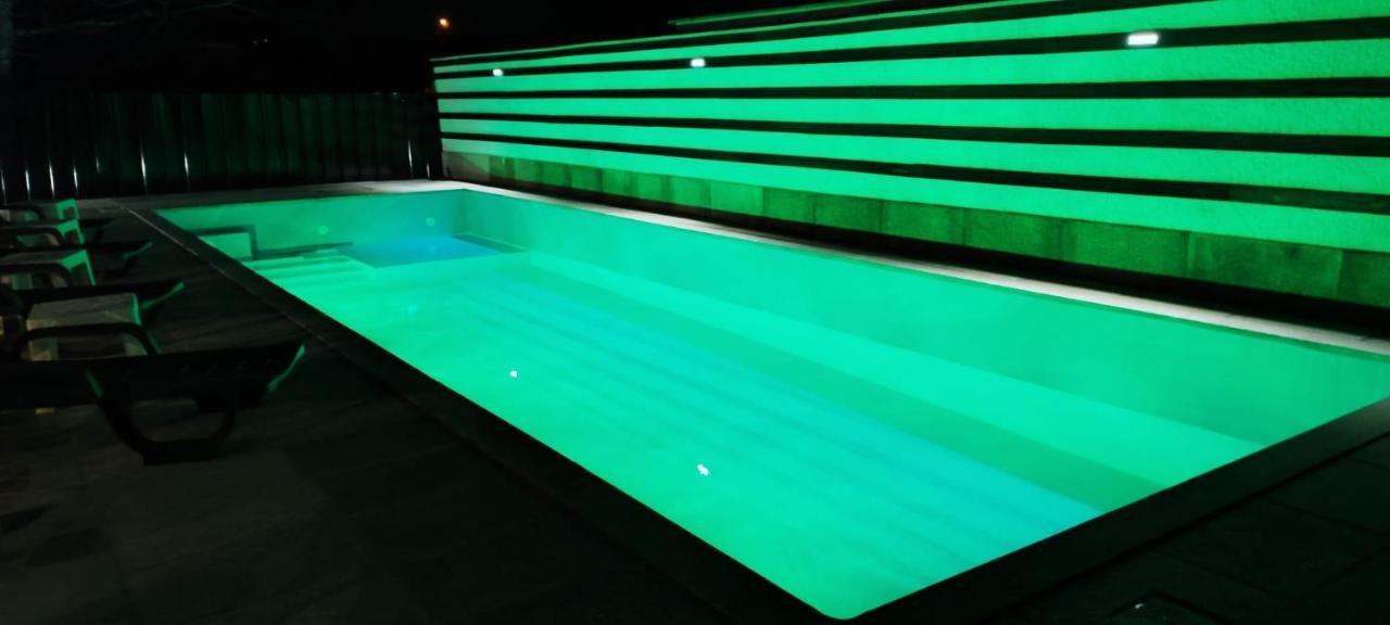 Leonchic - Guest House Com Piscina De Agua Salgada Barcelos Exteriör bild