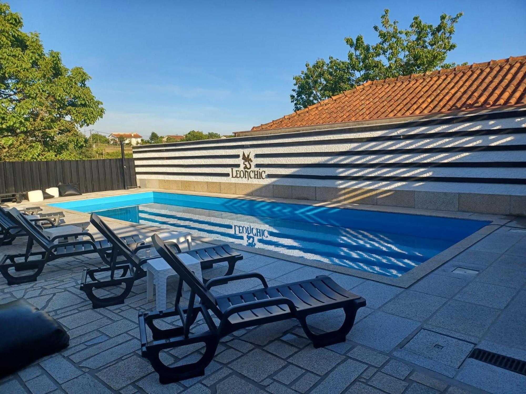 Leonchic - Guest House Com Piscina De Agua Salgada Barcelos Exteriör bild