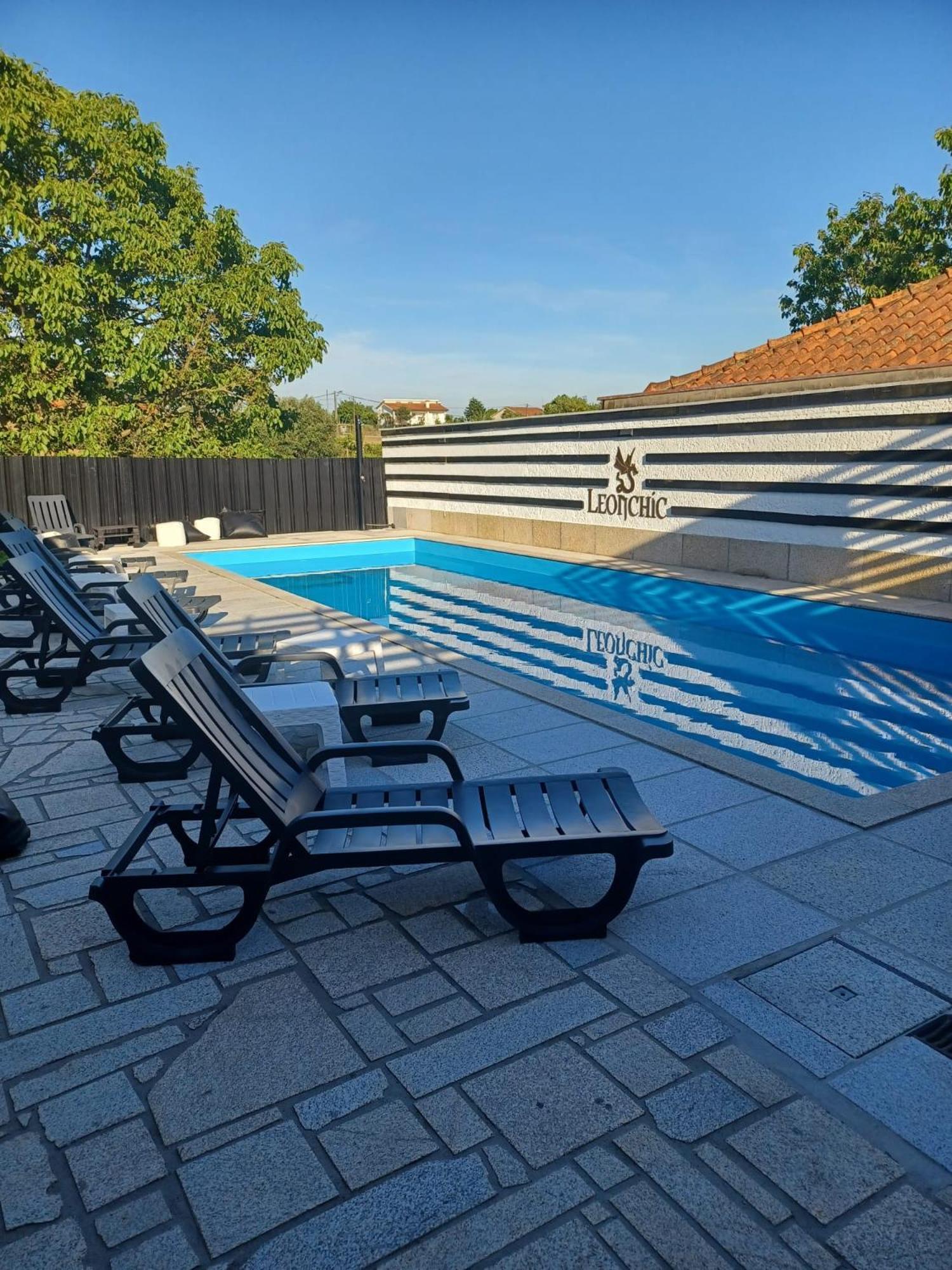 Leonchic - Guest House Com Piscina De Agua Salgada Barcelos Exteriör bild